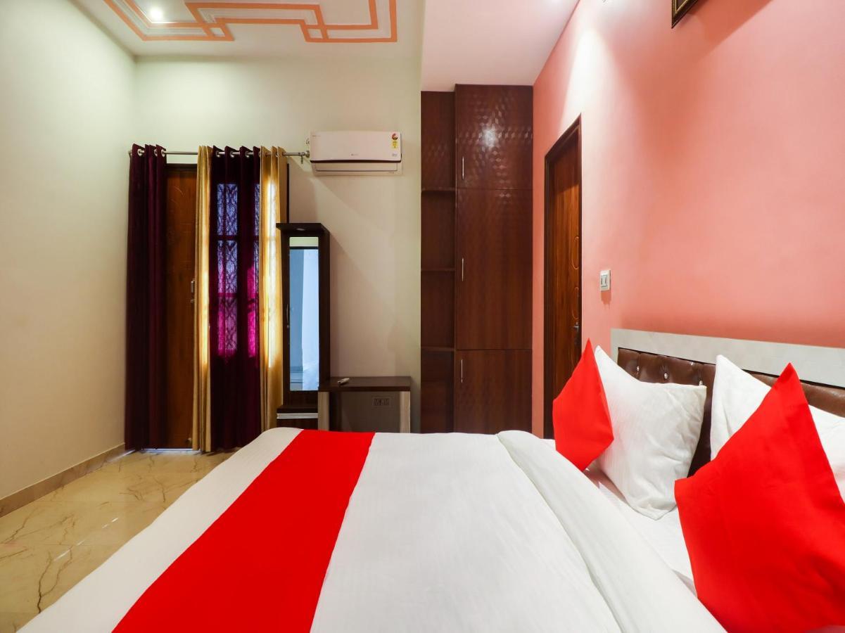 Oyo Lck1233 Rivaaj Palace ลัคเนา ภายนอก รูปภาพ