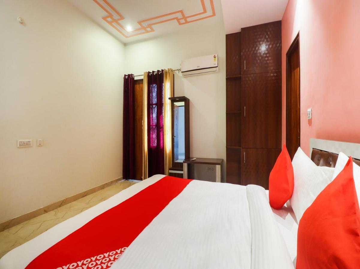 Oyo Lck1233 Rivaaj Palace ลัคเนา ภายนอก รูปภาพ