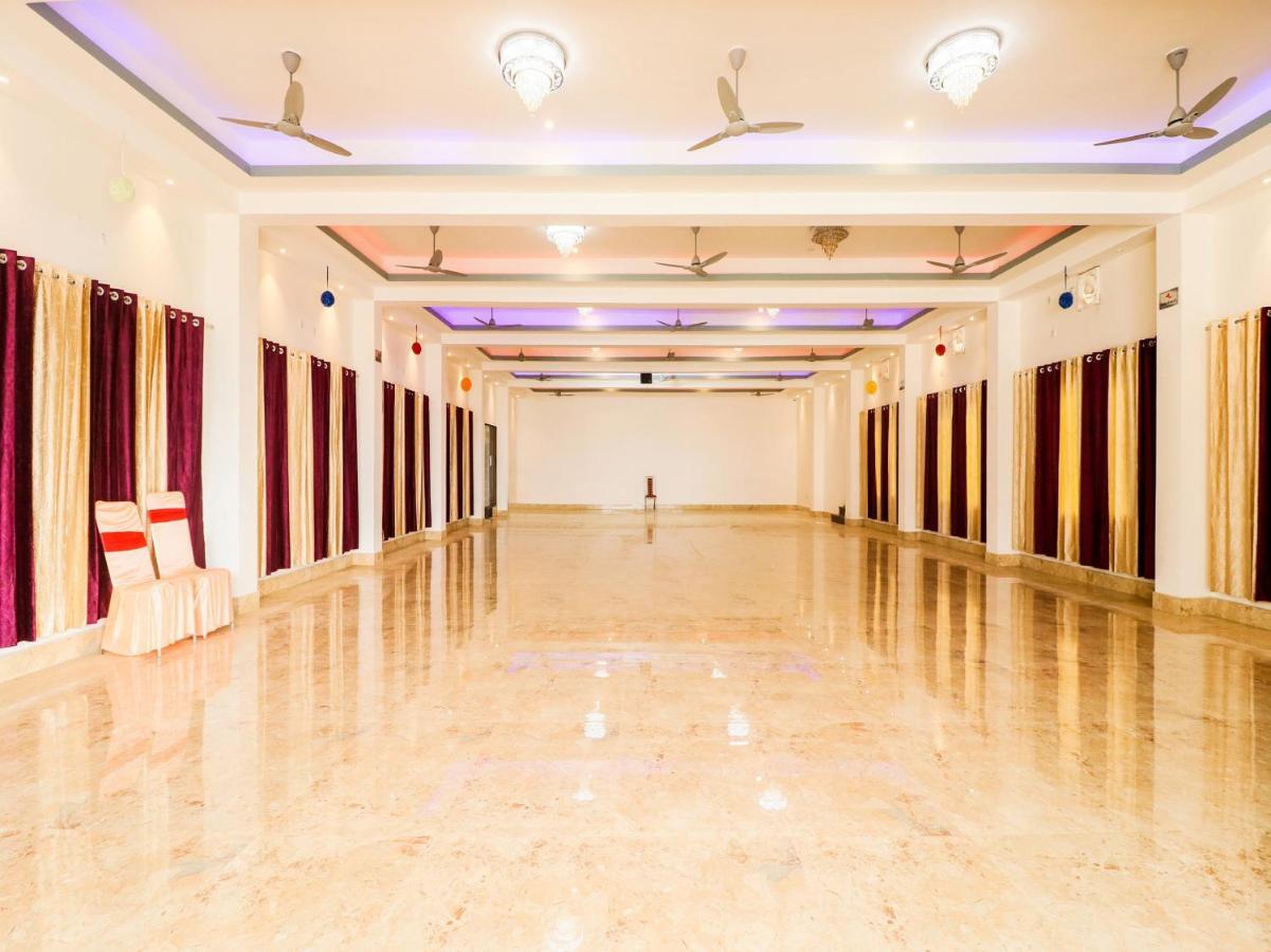 Oyo Lck1233 Rivaaj Palace ลัคเนา ภายนอก รูปภาพ