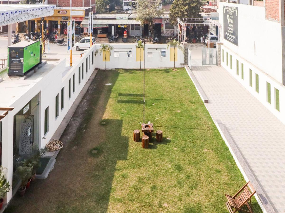 Oyo Lck1233 Rivaaj Palace ลัคเนา ภายนอก รูปภาพ