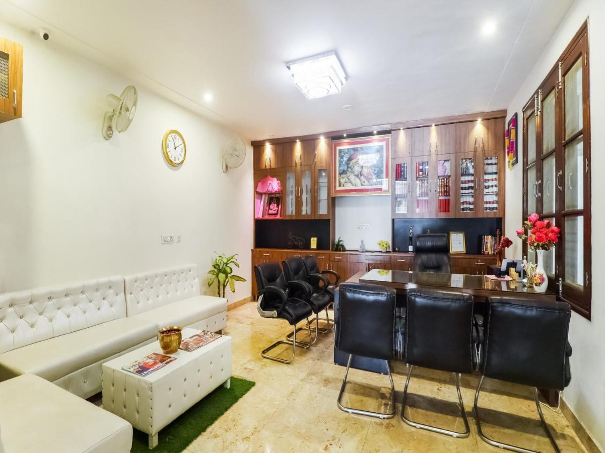 Oyo Lck1233 Rivaaj Palace ลัคเนา ภายนอก รูปภาพ
