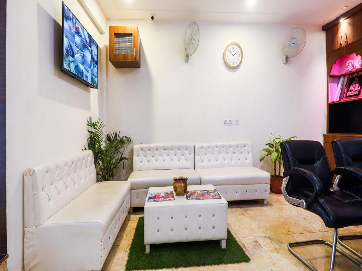 Oyo Lck1233 Rivaaj Palace ลัคเนา ภายนอก รูปภาพ